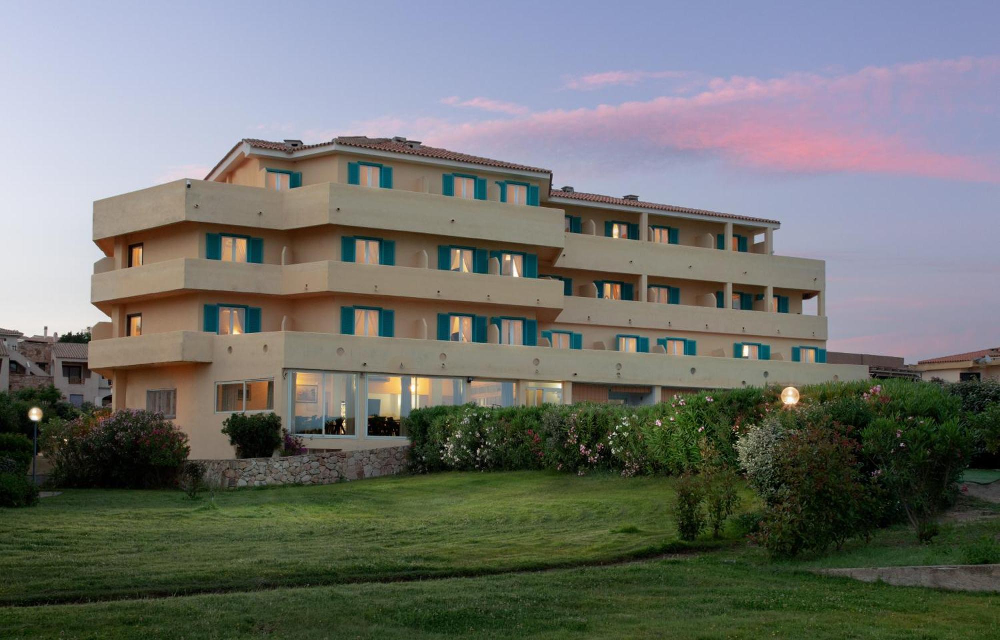 Hotel Castello Golfo Aranci Exterior photo